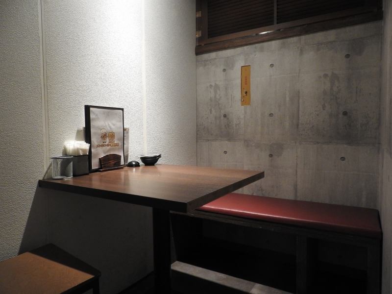 充滿現代感的包廂，氣氛優雅，適合公司聚會、酒會、女生聚會、團體約會等各種場合！包廂最多可容納30人。 【梅田居酒屋、包廂、生日、紀念日、宴會、女生聚會、自助餐及飲品】