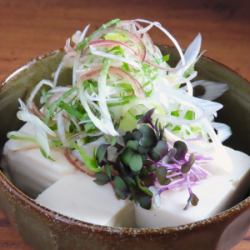 Cold tofu with plenty of condiments