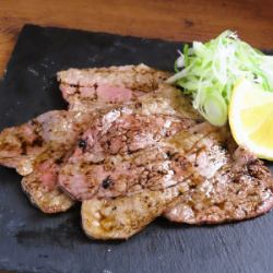 牛カルビ炭焼き(オリジナルソース添え)