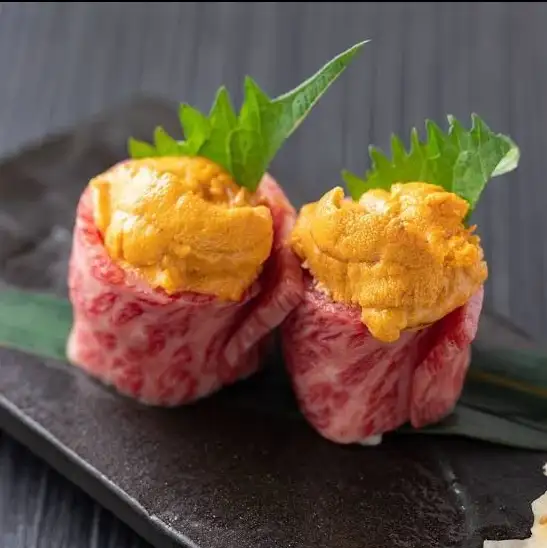 【贅沢の極み】旨味あふれる黒毛和牛と濃厚なウニが織りなす至高の逸品「黒毛和牛ウニ巻き」