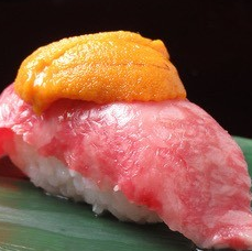 とける美味しさ！極上和牛のうにのせ炙り寿司