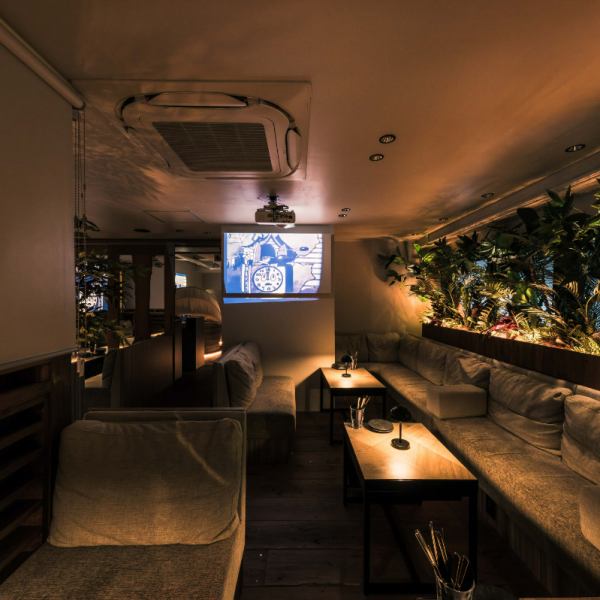 【三宮にニューオープン!】三宮に新たに誕生したおしゃれなイタリアンバル「アルベロ」◆温かな灯りがともる落ち着いた空間で、こだわりの創作イタリアンとワインを堪能◎ふかふかソファで過ごす特別な時間は、デートや女子会、記念日にも!SNS映えする美しい料理と雰囲気で、三宮の夜を華やかに彩ります。