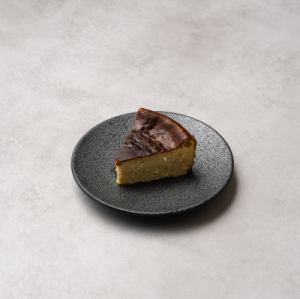 自家製バスクチーズケーキ