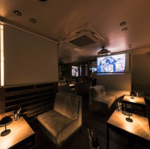 Our comfortable sofa seating for two is perfect for celebrating anniversaries or going on dates with your loved one! Enjoy a relaxing time without worrying about those around you, creating a special moment! This popular pair seating is also ideal for celebratory surprises.