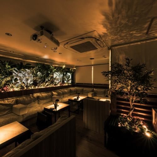 Our slightly luxurious sofa seating for 5 is perfect for girls' nights out or anniversaries with close friends! The spacious area allows you to relax and create a special atmosphere. It's also ideal for celebratory plates and surprises, ensuring you have a memorable time♪