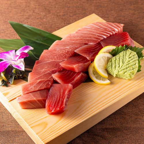 【本マグロ】赤身・中トロ・大トロまでど～んとマグロ断面刺しを頂く！