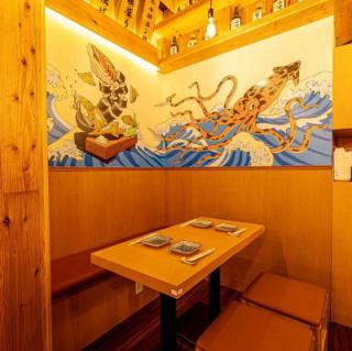 We have prepared a relaxing space perfect for family dinners and anniversary celebrations.There is a private atmosphere where you can relax without worrying about the eyes of others, and seasonal dishes and carefully selected alcohol will add color to your precious time.Enjoy a relaxing and enriching time in a warm space that exudes Japanese elegance.There are also safety considerations for families with children and the elderly.