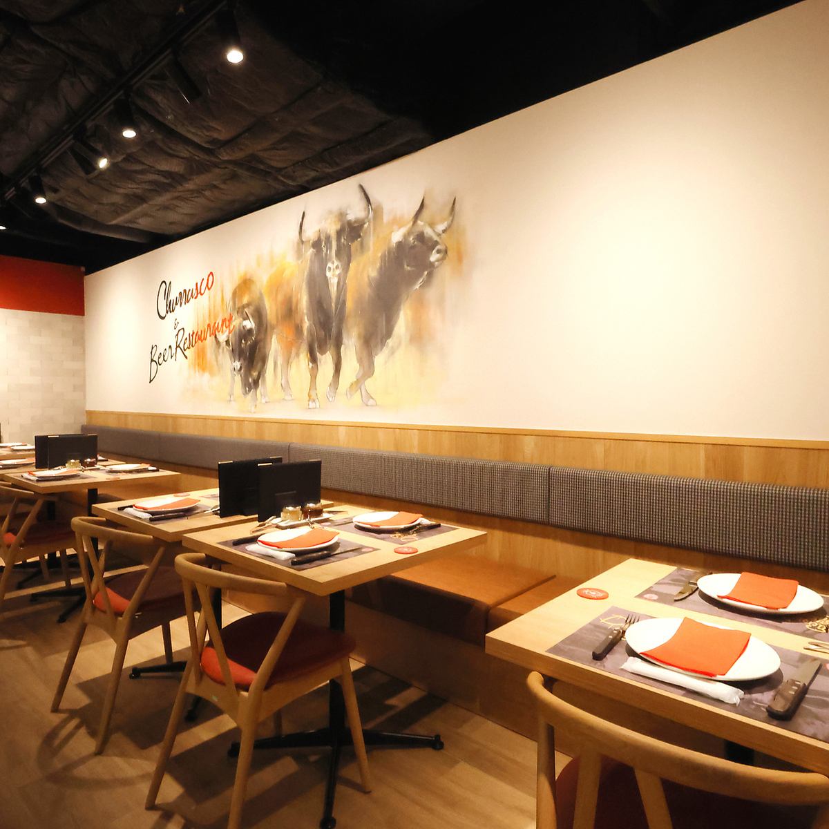 清潔感のある店内。落ち着いた照明が特別な時間を演出します。
