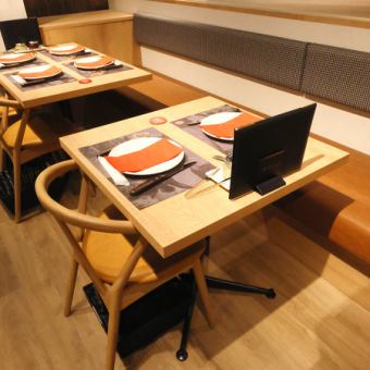 2名様でのご利用に最適なカップルシートもご用意！カップルだけでなくご家族やご友人との利用など様々なシーンでご利用いただけます。