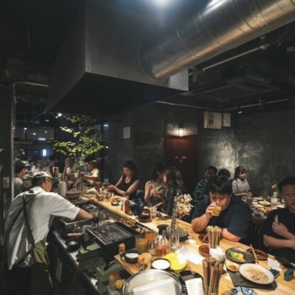 ≪ゆったりとくつろげる広々空間☆≫4名様テーブル席×5卓◆飲み放題付きの宴会・パーティー向けコースもご用意しておりますのでお誕生日・記念日・ハレの日も、女子会・ご家族・接待・お食事会・ご宴会など、様々なシーンでご利用いただけます。和牛と串焼き　裏天神のれんにて、皆様のご来店を心よりお待ちしております。