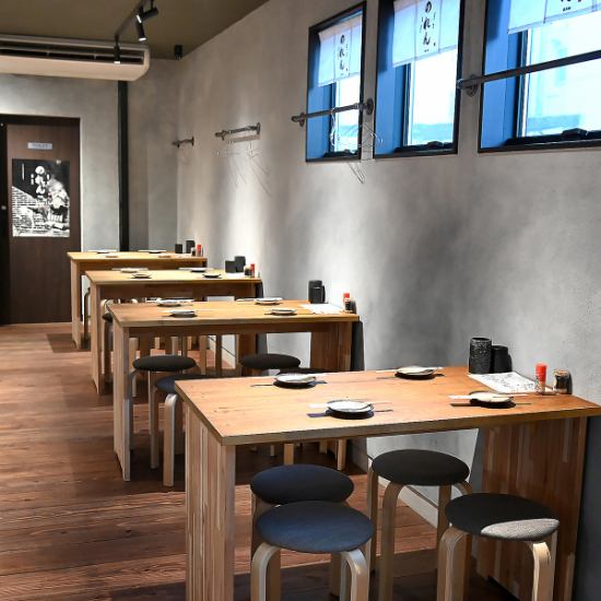 シックでおしゃれな店内はデートやハレの日利用にも最適な空間♪