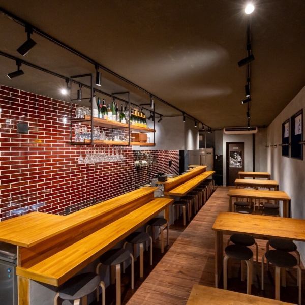 ≪様々なシーンに対応いたします◎≫テーブル席・カウンター席完備◆自慢のおしゃれな空間は様々なシーンでご利用可能です◎ゆったりとくつろげるテーブル席は友人との飲み会やデートはもちろん、大人数での宴会シーンにもピッタリ◎飲み放題付きコースもご用意しており、思い出に残る特別な時間をお過ごしいただけます♪