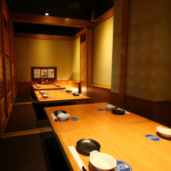 [Large banquet hall] The banquet hall at the Naoshina Higashi Totsuka store is a private banquet hall that can accommodate up to 35 people♪♪ You can also rent out the entire store!! Please feel free to contact us! For large groups among your company or friends. Please feel free to use our banquet hall, which is perfect for welcome parties, farewell parties, and drinking parties.We also have banquet courses starting from 3,980 yen (tax included)♪♪