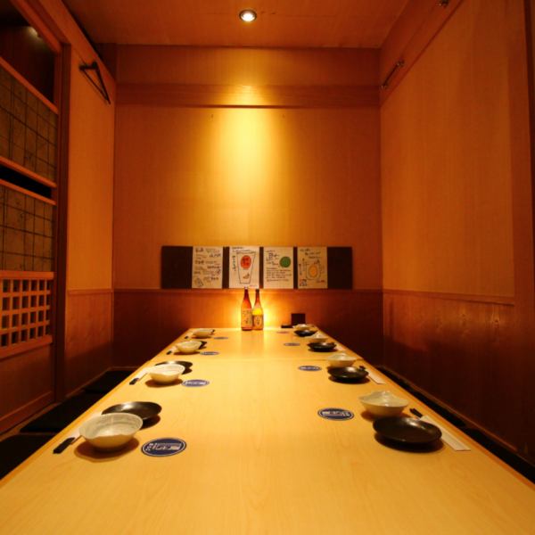 [中型团体的私人房间] Naoshichi Higashi Totsuka商店还可为约10至20人的中型团体提供私人房间♪♪这是每月一次的聚会或朋友的小团体饮酒聚会也是最好的私人房间。根据客户的要求，任何人数的人都可以在私人房间内准备，因此请在预订时与我们联系。