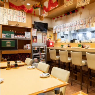 ゆったりとお食事をお楽しみいただけるテーブル席をご用意しております！落ち着いた雰囲気の店内でお食事をお楽しみいただけます！少人数での宴会はもちろんテーブルをつなげ大人数での宴会も可能です◎各種ご宴会のご予約お待ちしております♪