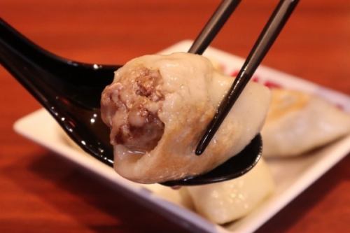 白龍（パイロン）餃子　＜焼・水・蒸し＞4個
