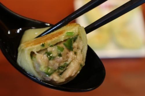 青龍（チンロン）餃子　＜焼・水・蒸し＞4個