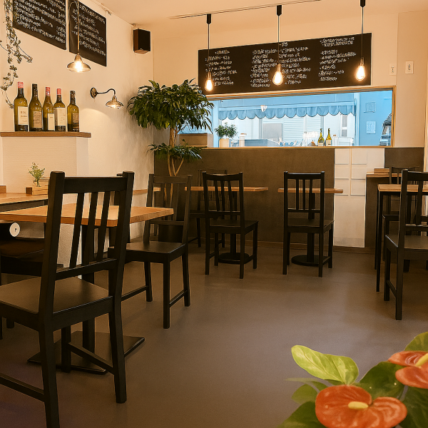 少人数での飲み会はもちろん、特別な日のお食事やデート、女子会にもぴったりのテーブル席をご用意。しっとり落ち着いた雰囲気で過ごす夜も、賑やかにワイワイと盛り上がる夜も、どちらも大歓迎です。お子様連れのご家族もゆったりと過ごせる居心地の良い空間で、普段使いから特別な日まで、幅広いシーンでご利用下さい。