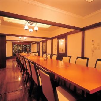Private room table seat.A banquet here can accommodate up to 30 people.