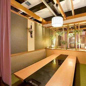 お手軽ランチから法事や接待、会社のお集まりやご友人同士の女子会にもご利用いただけます。少人数からの御利用も可能ですので、お気軽にご相談ください。