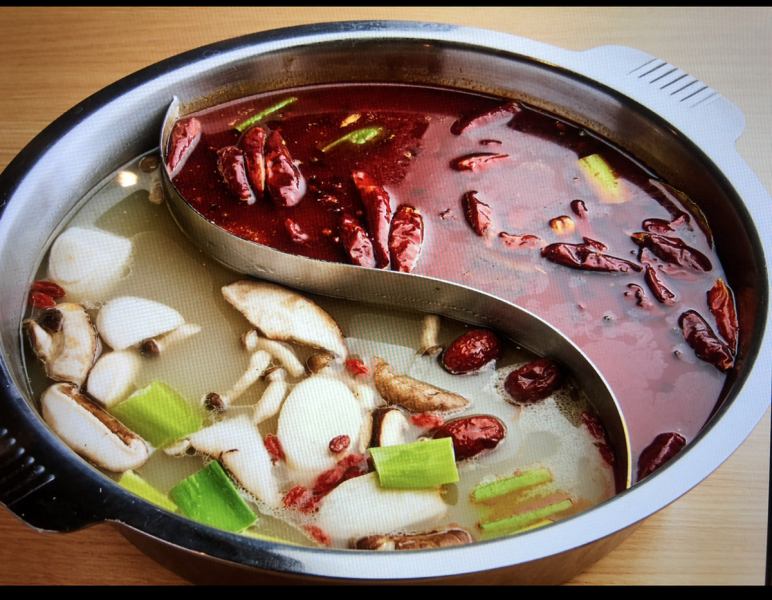 [All-you-can-eat hotpot 3,600 yen] All-you-can-eat Sichuan authentic white soup & spicy two-color hotpot with 33 types of ingredients!!
