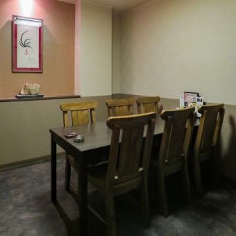 You can enjoy your meal in a relaxing space using clean wood.The table seat where you can spend a calm time can be seated with 6 people! Please enjoy the healing space of adults that matches simplicity and Japanese feeling!