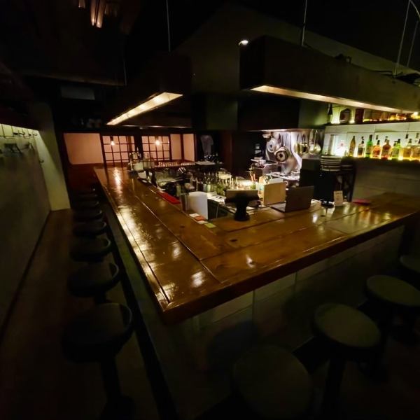 【朝まで営業してます】神泉駅から徒歩3分の『&Re:あんどれ神泉』は、朝まで営業しているおにぎり&バー。ぜひご賞味いただきたい名物のおにぎりや豊富なおばんざい、唐揚げをはじめこだわりの和食メニューが盛りだくさん!お近くにお越しの際は、ぜひお気軽にお立ち寄りください。