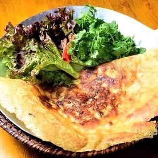 Banh xeo (Vietnamese okonomiyaki) with sweet and sour nuoc mamdare
