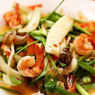 Stir-fried Shrimp and Squid with Chili Lemongrass