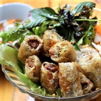 Bun chazo (fried spring roll mixed noodles)