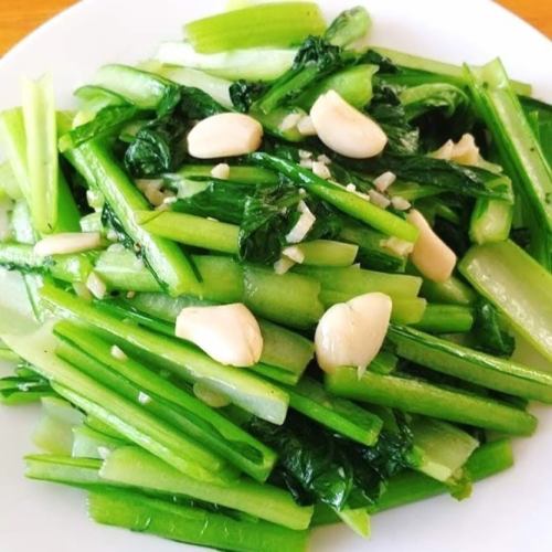Stir-fried seasonal green vegetables with garlic