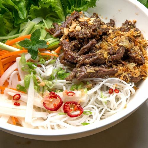 Bun Bo Sao (Mixed noodles with stir-fried beef)