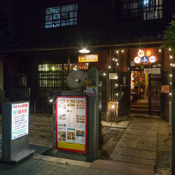 《駅チカで便利♪》大阪メトロ四つ橋線「玉出」駅より徒歩約5分と駅チカの便利な立地♪気軽にお立ち寄りください◎お料理の他にも、ベトナムの食材や調味料、南国果物など店内で色々なベトナムの食材の販売しています◎ご来店の際は気軽にご覧くださいませ♪