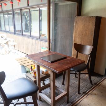 We have 6 table seats for 2 people on the 1st floor ♪ Not only for one person, but also for everyday use with friends ◎