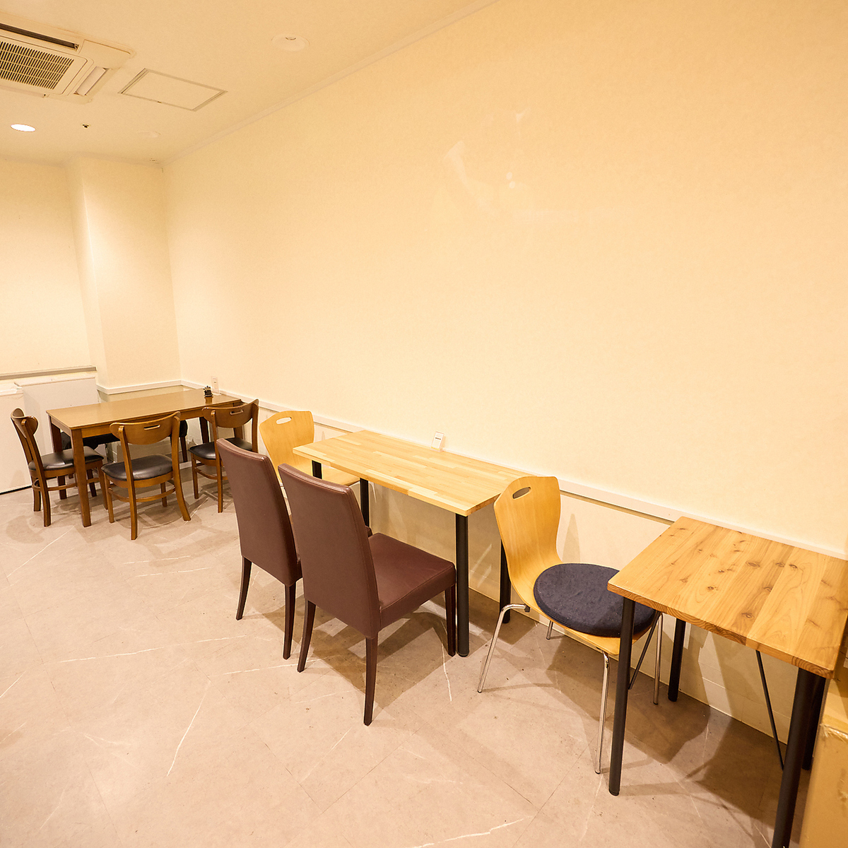 落ち着いた雰囲気の外観と店内です♪