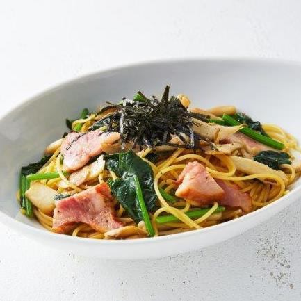[Japanese style] Spinach and bacon with butter and soy sauce