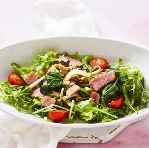 Butter-sautéed mushroom and bacon salad
