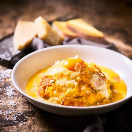 Rich carbonara omelet rice with four kinds of cheese