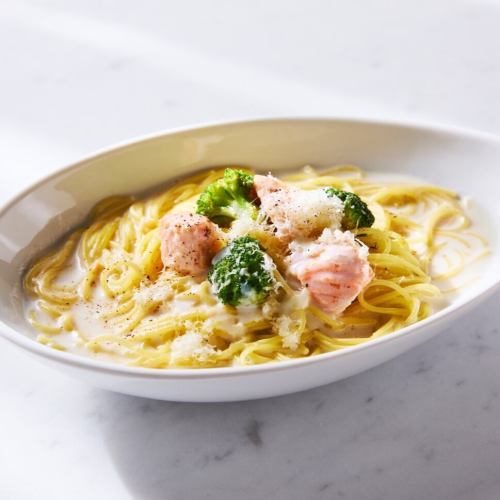 Salmon and broccoli cheese cream