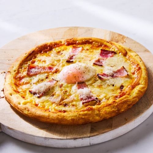 Carbonara pizza