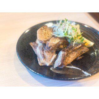 三崎のマグロ　アゴ肉の岩塩焼き