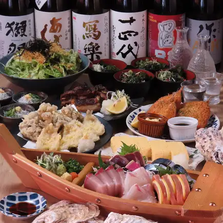 宴會套餐：新鮮刺身與時令天婦羅拼盤，佐以貝類湯素麵，3 小時暢飲，10 道菜，6000 日圓（含稅）