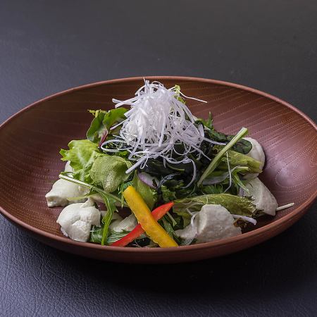Japanese-style salad with local tofu and wakame seaweed / special chilled shabu-shabu salad