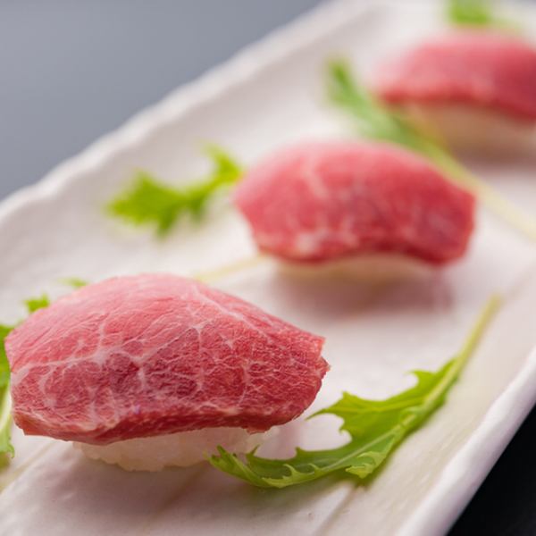 Luxuriously enjoy the original taste of horse meat [Cherry blossom nigiri sushi]