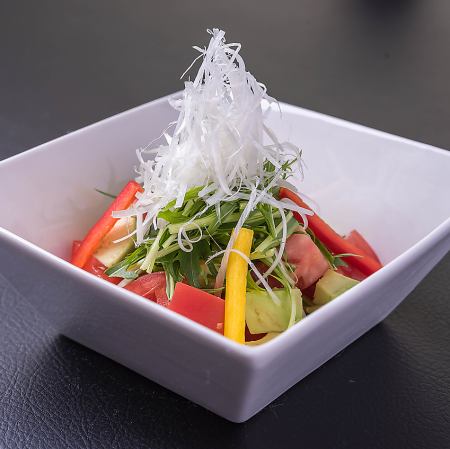 토마토와 아보카도 칵테일 샐러드