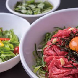 LUNCH MENU 贅沢ユッケ丼ランチ