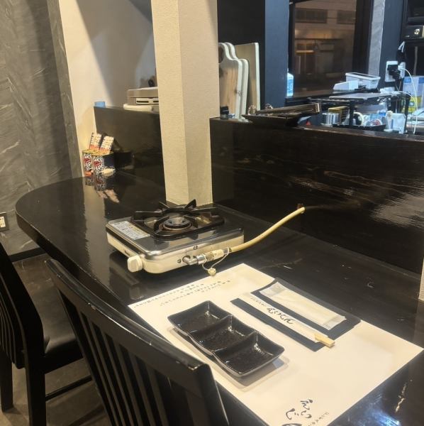 【お一人様やデートにもおすすめのカウンター席◎】お一人様でのご来店も大歓迎！気兼ねなくお酒やお料理をお楽しみいただける、カウンター席もございます♪親しい方やデートにも！鮮度抜群の当店の生ラムで、新しいジンギスカンの魅力を再発見してください☆