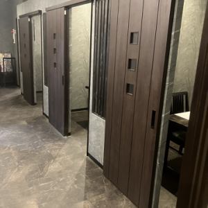 親しい友人との特別な集まりや接待等にもおすすめの個室席。落ち着いた空間でジンギスカンを楽しんでいただけます。ゆったりと落ち着ける当店の個室席をぜひご利用ください。