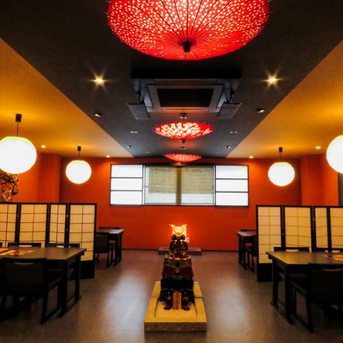 <p>【2F】大人数も受付可能な2階席もございます。お二人でのご利用はもちろん♪貸し切りでのご利用も可能ですので、各種ご宴会の際はお気軽にご相談くださいませ！ご来店お待ちしております♪</p>