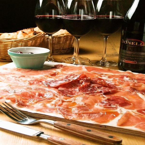 Speaking of Di PUNTO... the original! Italian & Spanish ham and salami piled high with Lambrusco (regular)